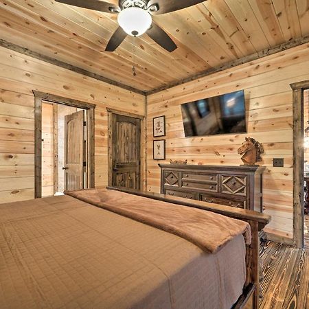 Broken Bow Cabin Deck With Hot Tub And Pool Table! Luaran gambar