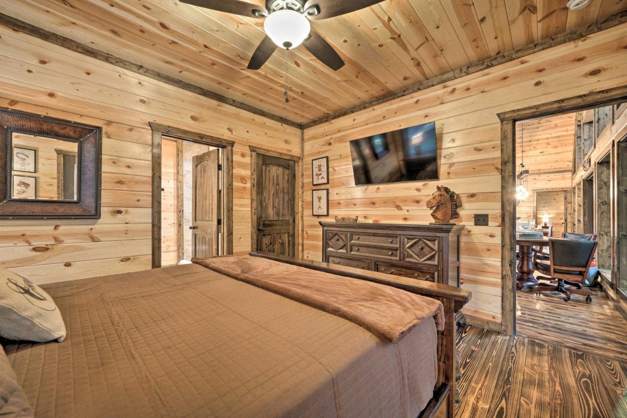 Broken Bow Cabin Deck With Hot Tub And Pool Table! Luaran gambar