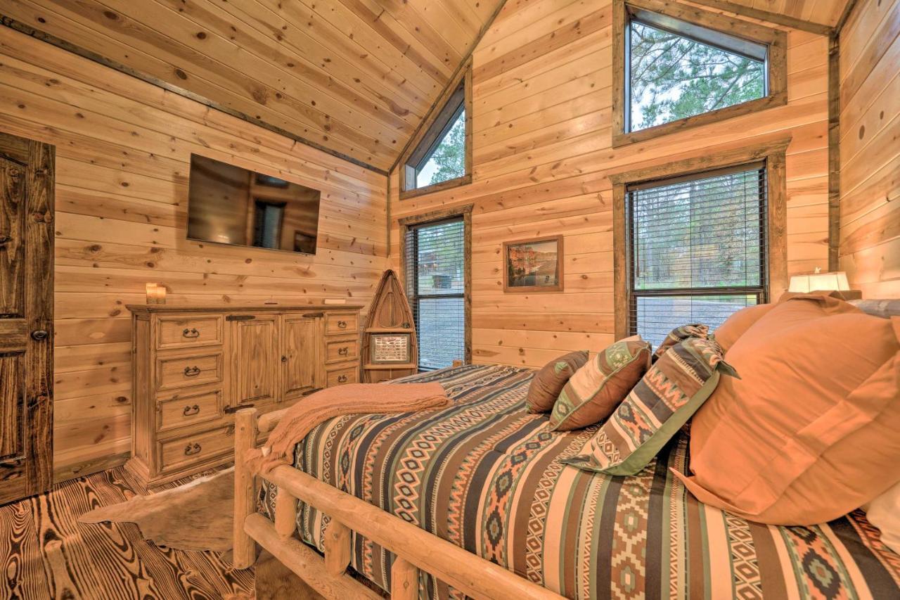 Broken Bow Cabin Deck With Hot Tub And Pool Table! Luaran gambar