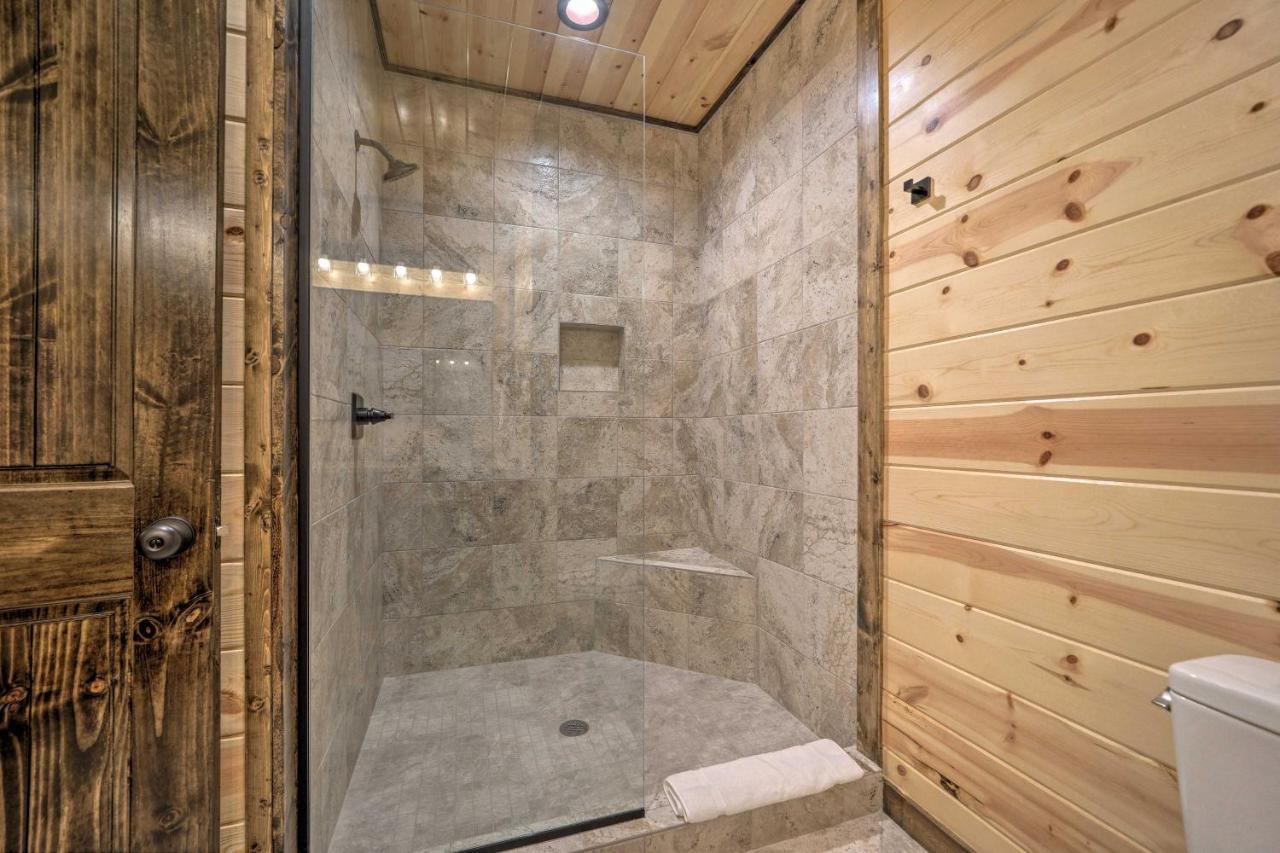 Broken Bow Cabin Deck With Hot Tub And Pool Table! Luaran gambar