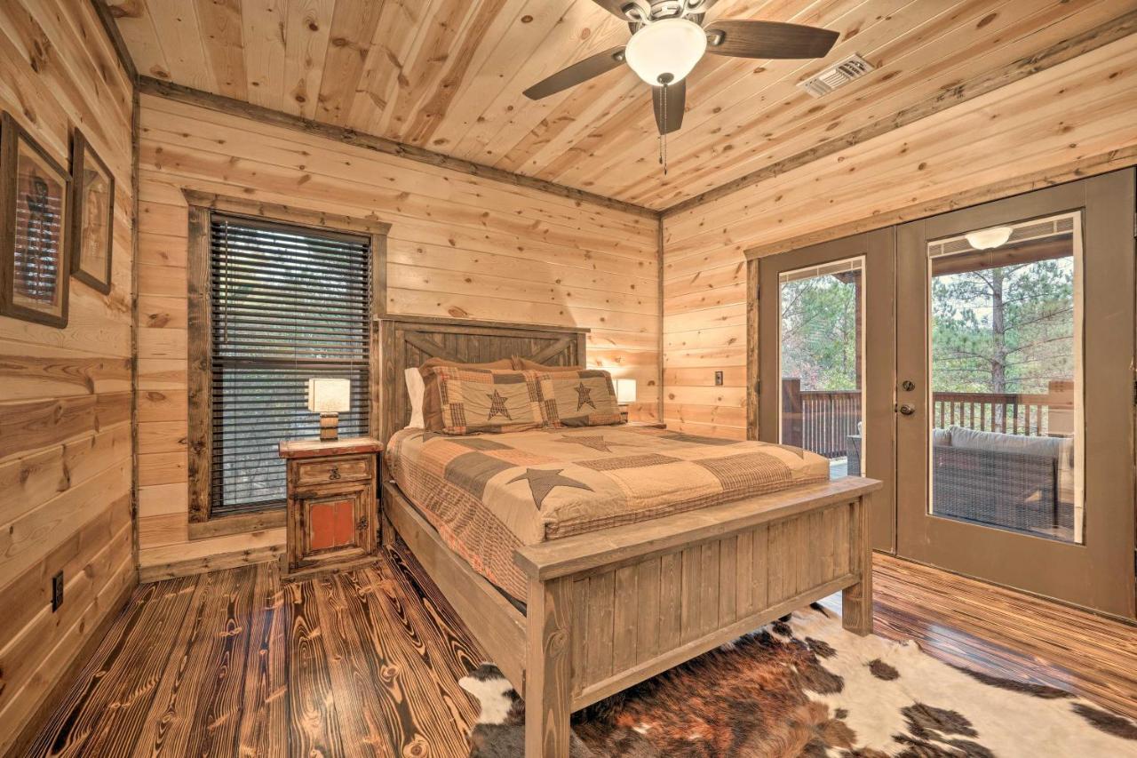 Broken Bow Cabin Deck With Hot Tub And Pool Table! Luaran gambar