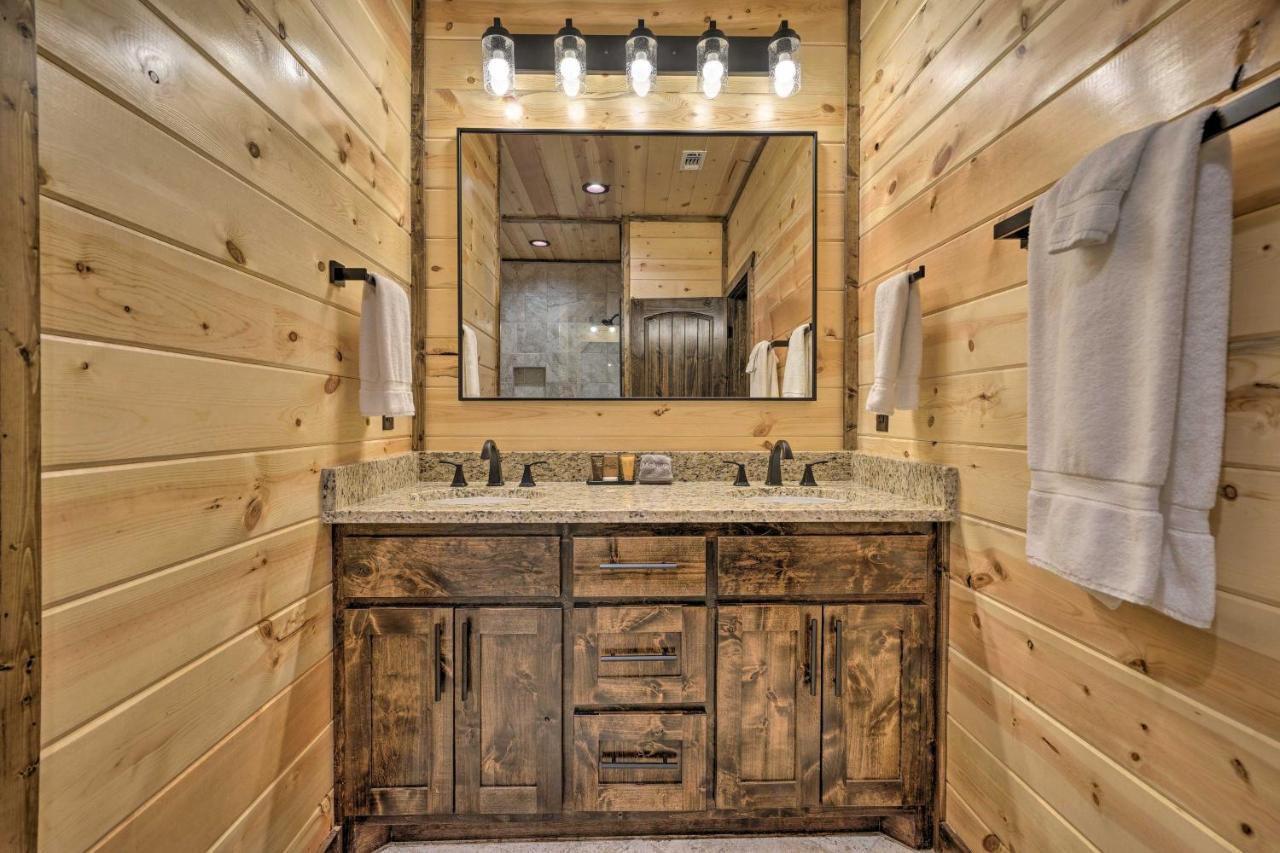Broken Bow Cabin Deck With Hot Tub And Pool Table! Luaran gambar