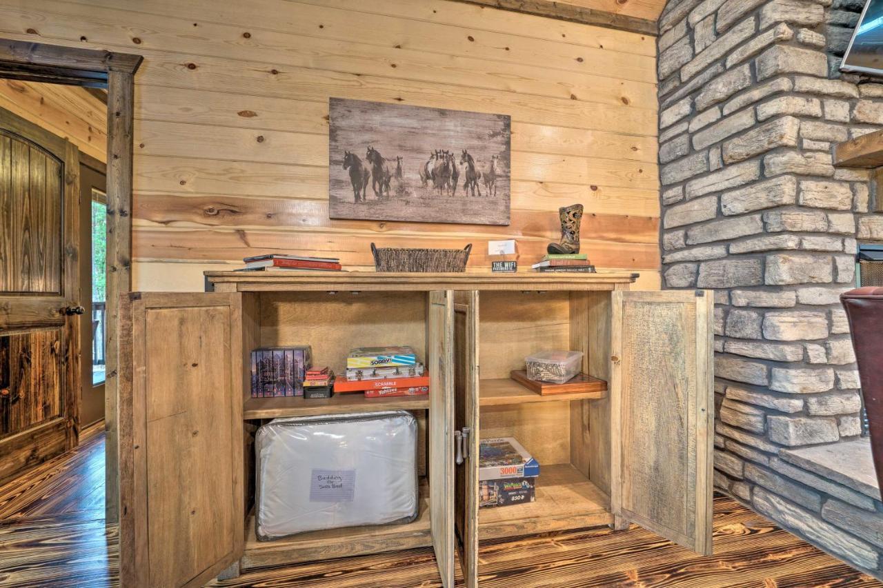 Broken Bow Cabin Deck With Hot Tub And Pool Table! Luaran gambar