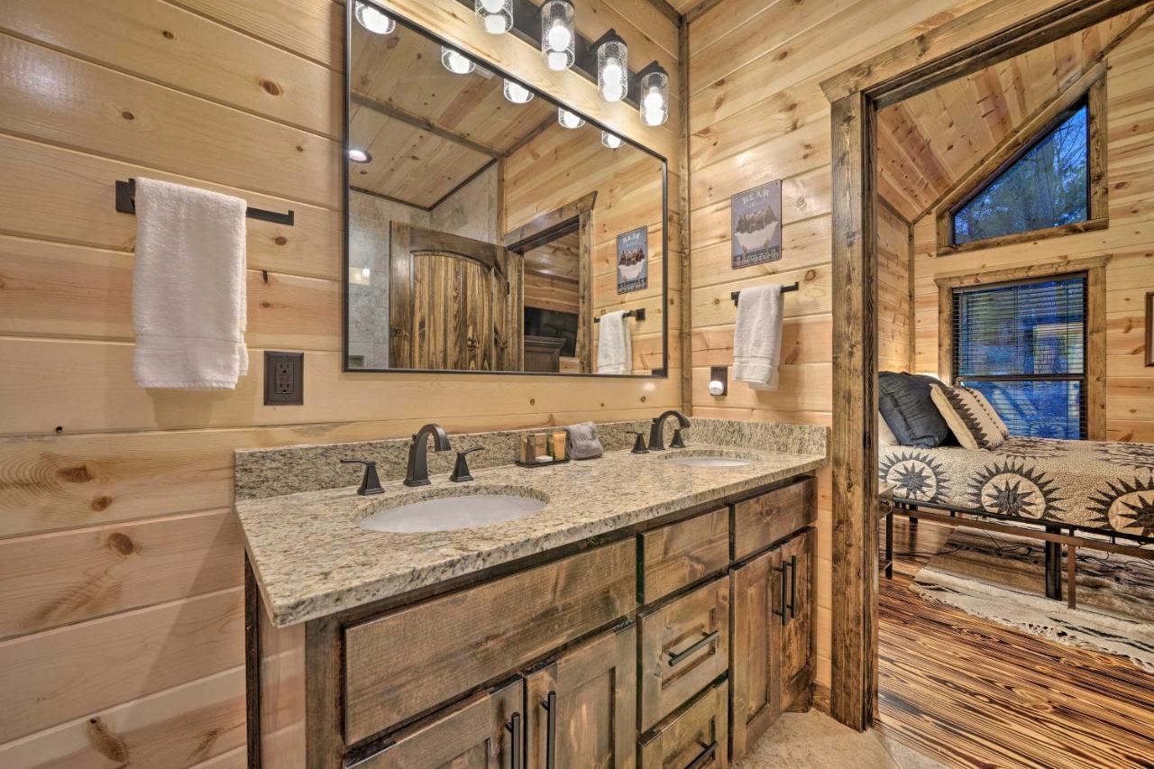 Broken Bow Cabin Deck With Hot Tub And Pool Table! Luaran gambar