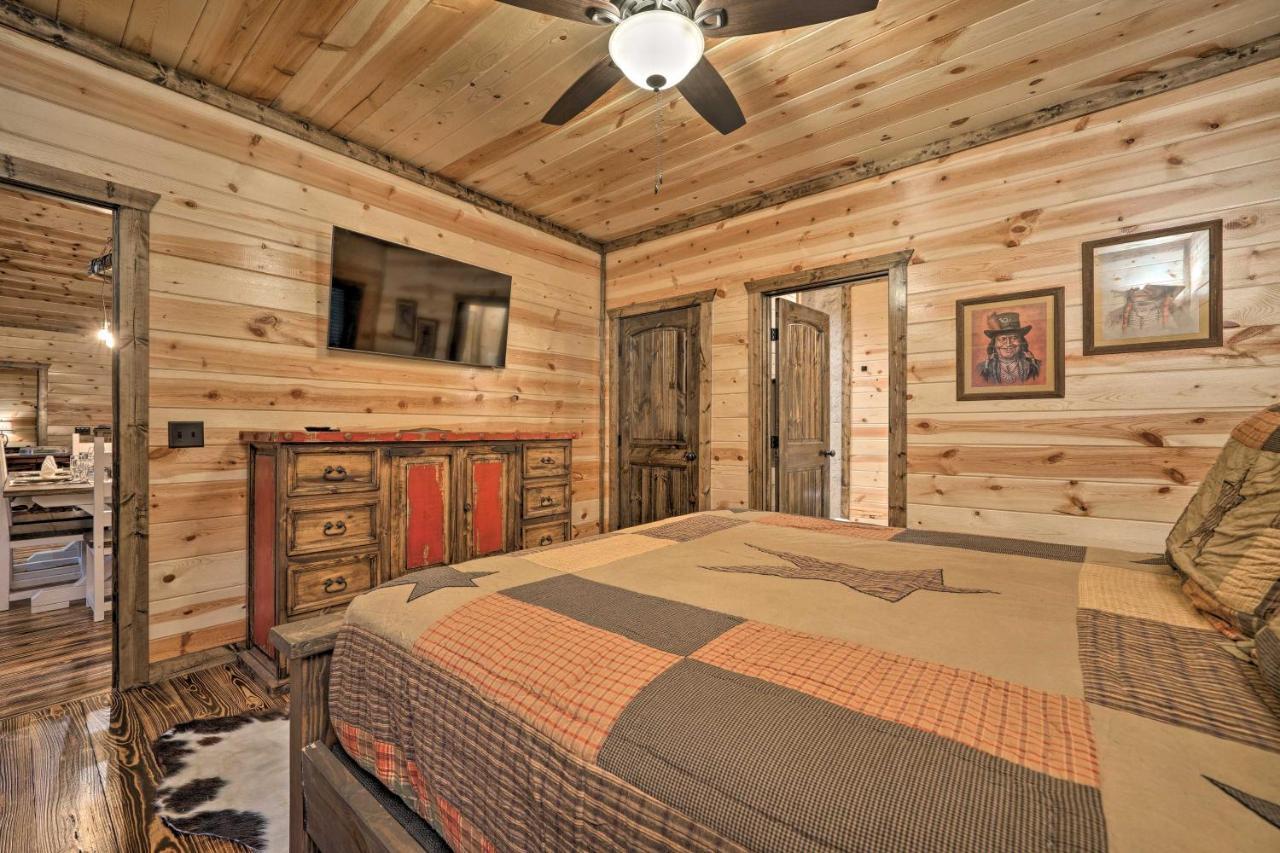 Broken Bow Cabin Deck With Hot Tub And Pool Table! Luaran gambar